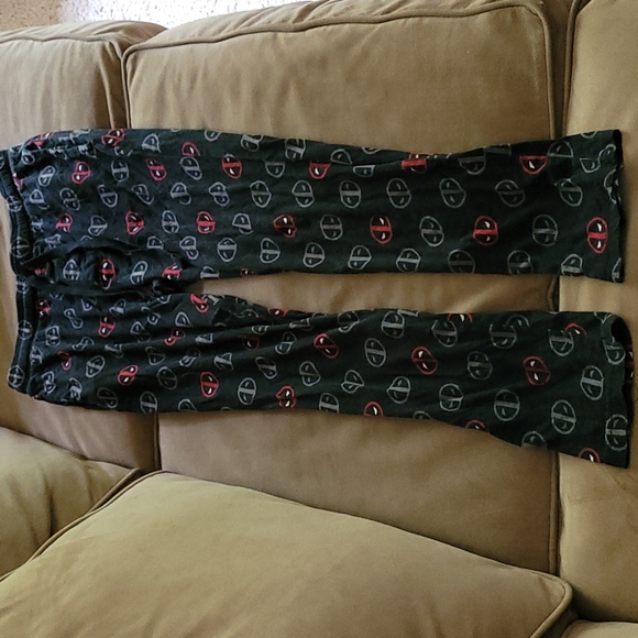 Marvel size Small 2 piece pajama set - Picture 7 of 9